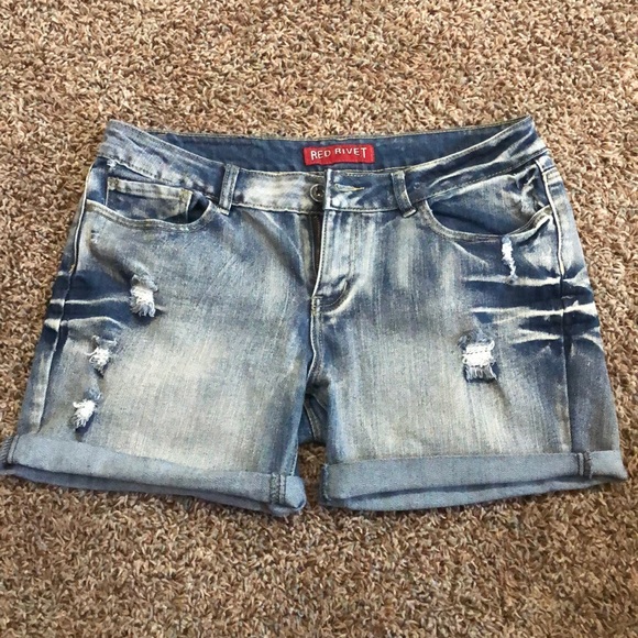 Juniors 13, light wash shorts, Red Rivet - Picture 1 of 4